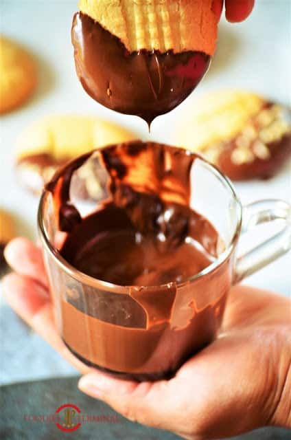 Shortbread cookie dipped in chocolate sauce