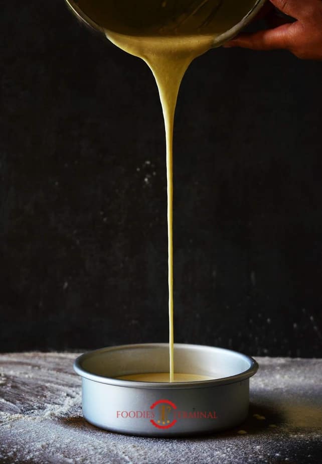 Pouring bater in the cake pan.