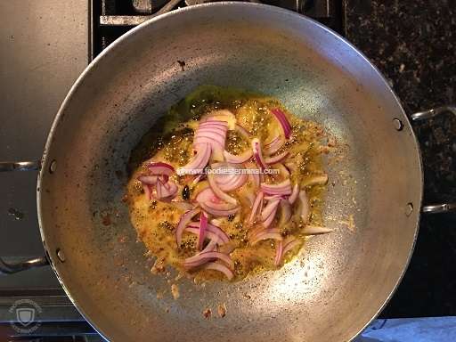 Frying sliced onions in mustard oil