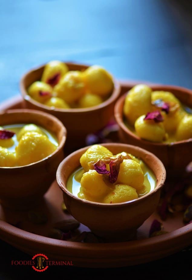 Angoori Rasmalai Recipe in four clay pots