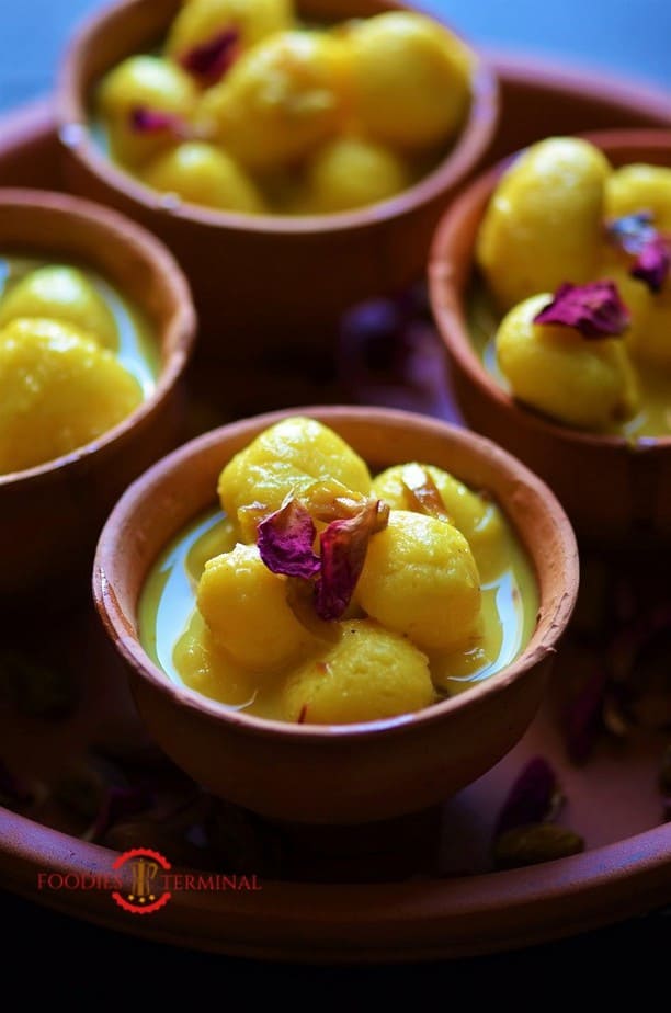 Angoori Rasmalai Recipe served in clay pots