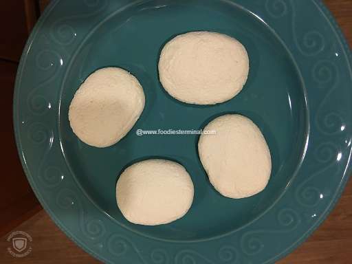 4 cottage cheese or chena chops ready kept on a blue plate