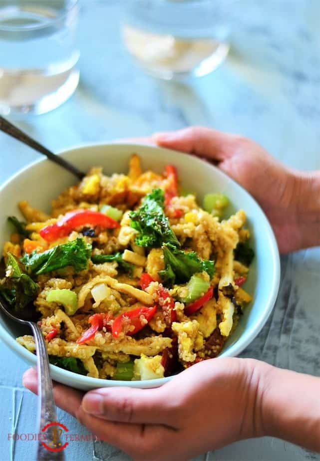 Quinoa salad with chicken & veggies