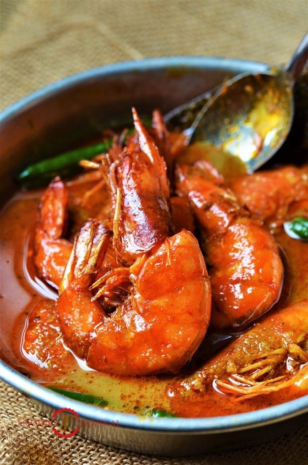 Chingri Machet Malai curry with shell on & head intact jumbo prawns