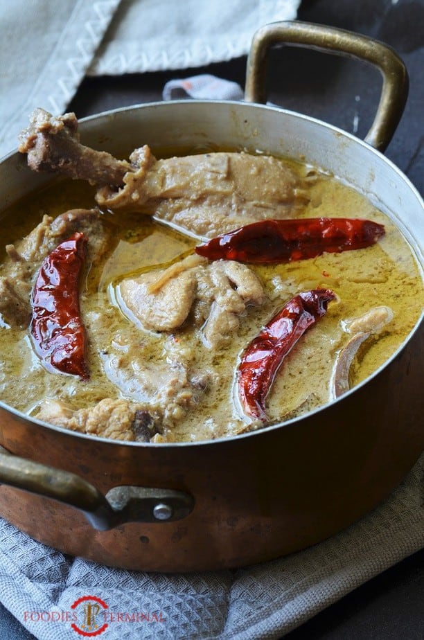 Kolkata style Chicken Rezala in white gravy
