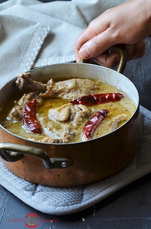 Mughlai Bengali style chicken rezala in white curry