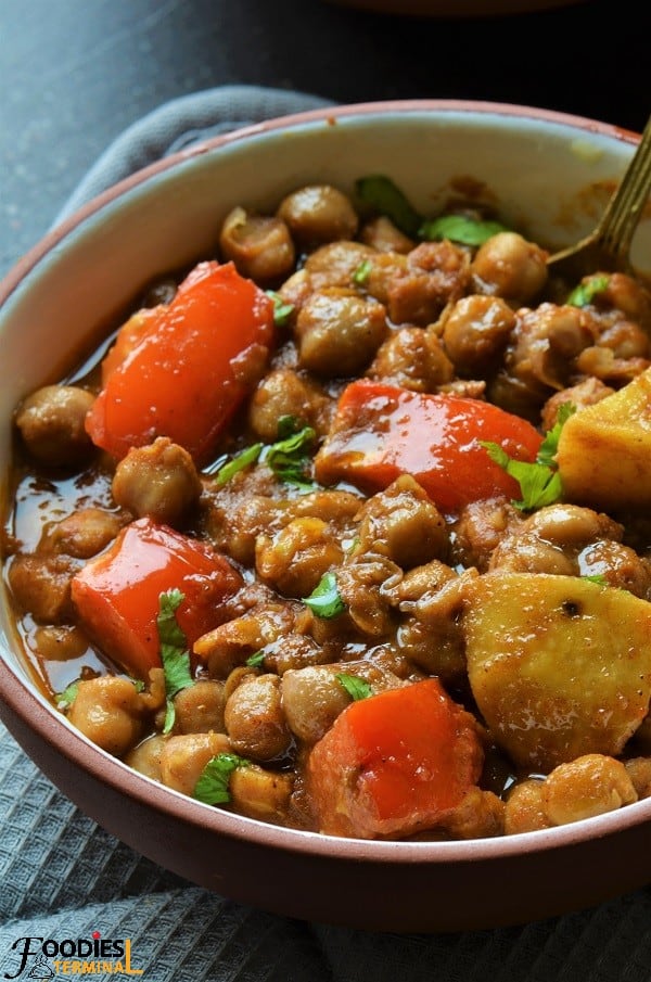 Aloo chole with diced tomatoes 