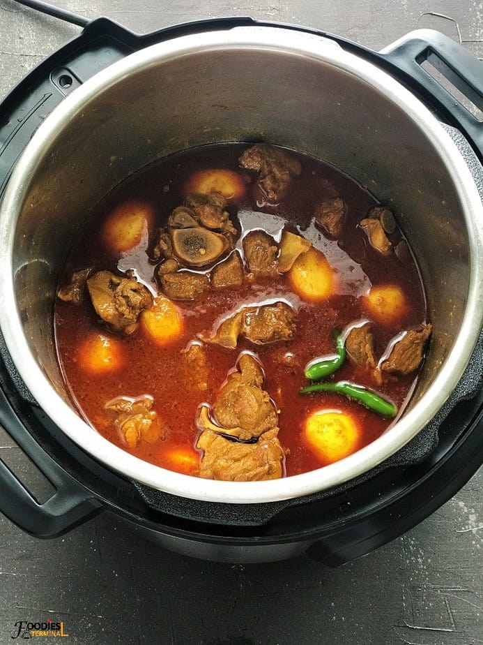 Degi aloo gosht in instant pot with goat meat and potatoes