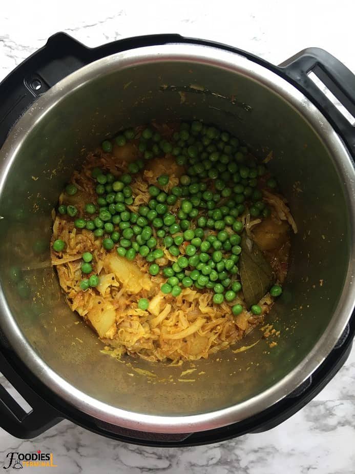 green peas on the cabbage curry inside instant pot ready to be mixed