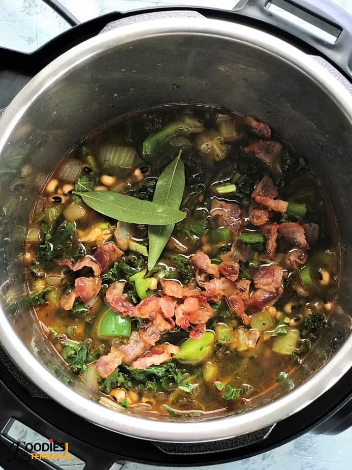making the black eyed peas in instant pot with fried bacon