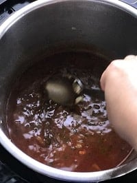 de-glazing pot with a ladle