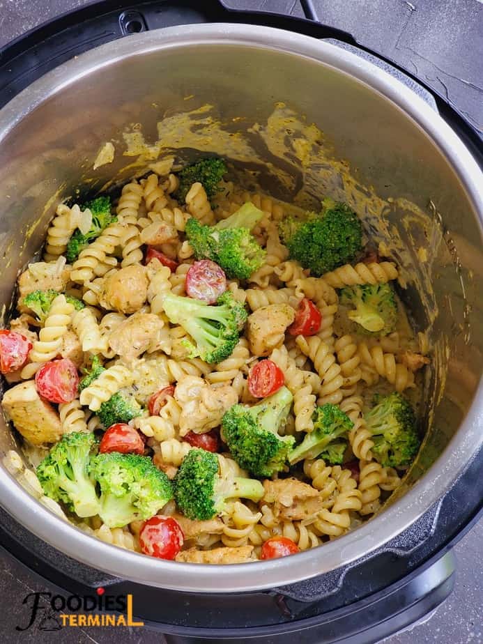 Instant pot chicken pesto pasta with broccoli and cherry tomatoes